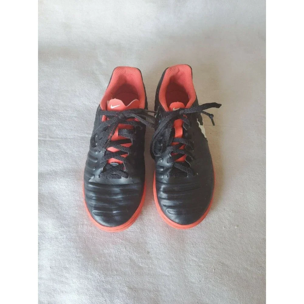 Nike Tiempo‎ Sneakers Youth Boys 3.5 Black Red Casual Shoes